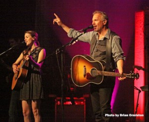 Kevin Costner & Modern West live!