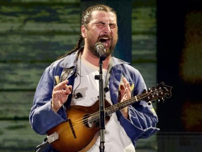 Photo Gallery: Noah Kahan at Wrigley Field • Chicago